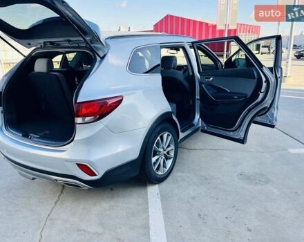 Сірий Хендай Санта Фе, об'ємом двигуна 3.3 л та пробігом 176 тис. км за 15200 $, фото 11 на Automoto.ua