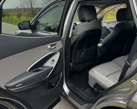 Серый Хендай Санта Фе, объемом двигателя 2.36 л и пробегом 133 тыс. км за 13800 $, фото 19 на Automoto.ua