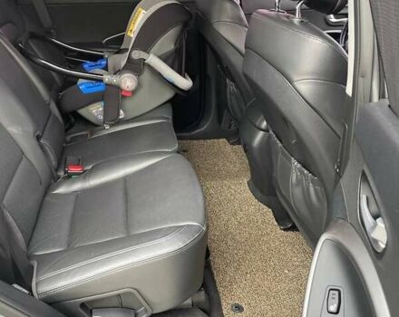 Серый Хендай Санта Фе, объемом двигателя 2 л и пробегом 160 тыс. км за 19700 $, фото 5 на Automoto.ua