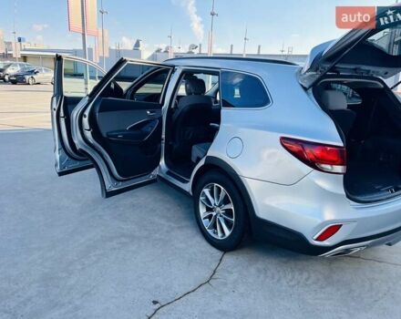 Сірий Хендай Санта Фе, об'ємом двигуна 3.3 л та пробігом 176 тис. км за 15200 $, фото 10 на Automoto.ua