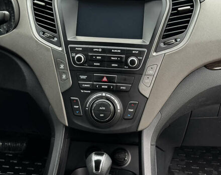 Серый Хендай Санта Фе, объемом двигателя 2.36 л и пробегом 133 тыс. км за 13800 $, фото 18 на Automoto.ua