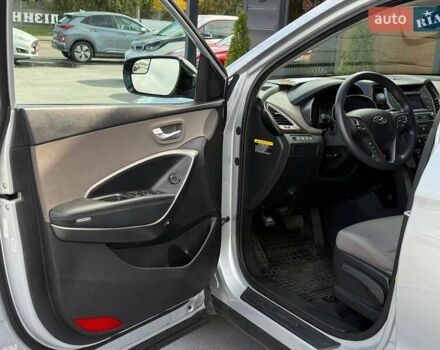 Серый Хендай Санта Фе, объемом двигателя 2.36 л и пробегом 123 тыс. км за 16900 $, фото 19 на Automoto.ua