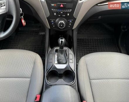 Серый Хендай Санта Фе, объемом двигателя 2.36 л и пробегом 123 тыс. км за 16900 $, фото 51 на Automoto.ua