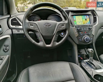 Серый Хендай Санта Фе, объемом двигателя 2 л и пробегом 187 тыс. км за 21555 $, фото 1 на Automoto.ua