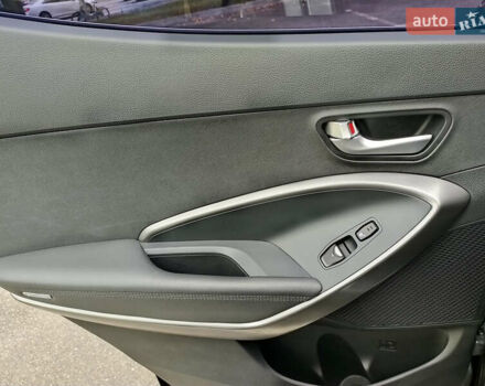 Серый Хендай Санта Фе, объемом двигателя 2 л и пробегом 187 тыс. км за 21555 $, фото 15 на Automoto.ua