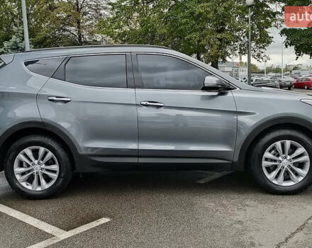 Серый Хендай Санта Фе, объемом двигателя 2 л и пробегом 187 тыс. км за 21555 $, фото 8 на Automoto.ua