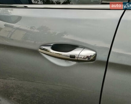 Серый Хендай Санта Фе, объемом двигателя 2 л и пробегом 187 тыс. км за 21555 $, фото 9 на Automoto.ua