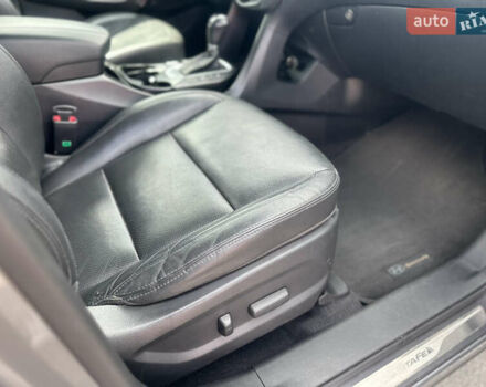 Серый Хендай Санта Фе, объемом двигателя 2.2 л и пробегом 230 тыс. км за 21500 $, фото 15 на Automoto.ua