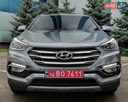 Серый Хендай Санта Фе, объемом двигателя 2 л и пробегом 187 тыс. км за 21555 $, фото 2 на Automoto.ua
