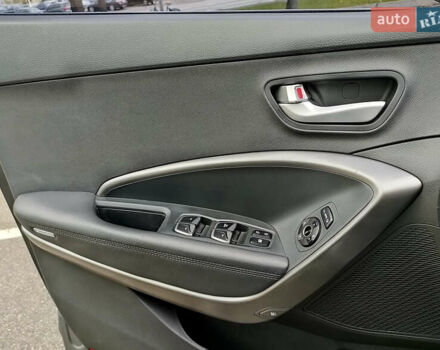 Серый Хендай Санта Фе, объемом двигателя 2 л и пробегом 187 тыс. км за 21555 $, фото 10 на Automoto.ua