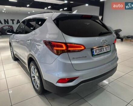 Серый Хендай Санта Фе, объемом двигателя 2 л и пробегом 155 тыс. км за 20500 $, фото 5 на Automoto.ua