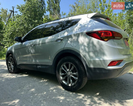 Серый Хендай Санта Фе, объемом двигателя 2 л и пробегом 150 тыс. км за 21899 $, фото 11 на Automoto.ua