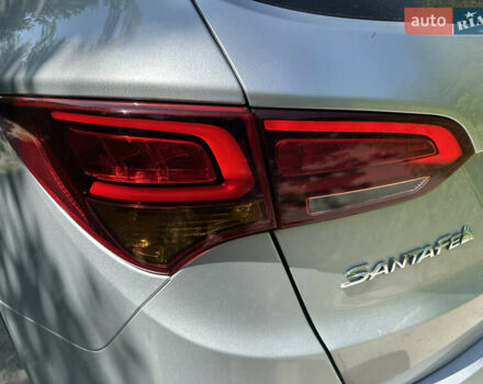 Серый Хендай Санта Фе, объемом двигателя 2 л и пробегом 150 тыс. км за 21899 $, фото 13 на Automoto.ua