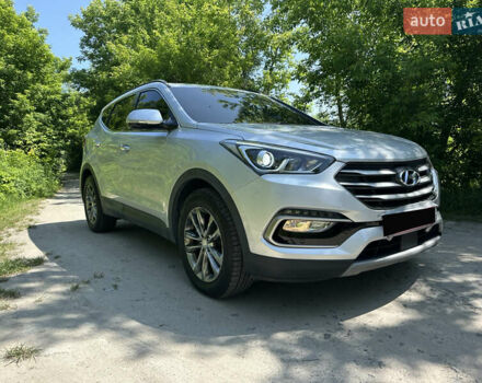 Серый Хендай Санта Фе, объемом двигателя 2 л и пробегом 150 тыс. км за 21899 $, фото 3 на Automoto.ua