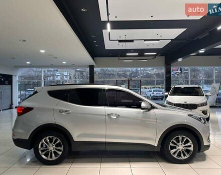 Серый Хендай Санта Фе, объемом двигателя 2 л и пробегом 155 тыс. км за 20500 $, фото 6 на Automoto.ua