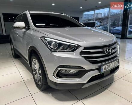 Серый Хендай Санта Фе, объемом двигателя 2 л и пробегом 155 тыс. км за 20500 $, фото 2 на Automoto.ua