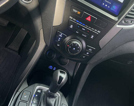 Сірий Хендай Санта Фе, об'ємом двигуна 2 л та пробігом 78 тис. км за 21700 $, фото 30 на Automoto.ua