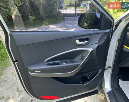 Серый Хендай Санта Фе, объемом двигателя 2 л и пробегом 150 тыс. км за 21899 $, фото 22 на Automoto.ua