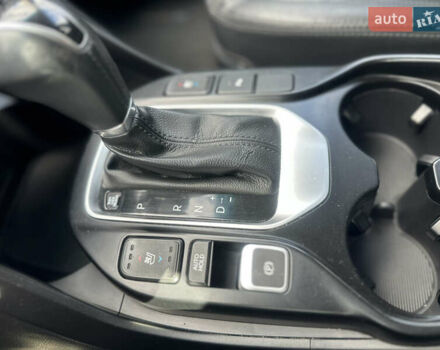 Серый Хендай Санта Фе, объемом двигателя 2.2 л и пробегом 230 тыс. км за 21500 $, фото 18 на Automoto.ua