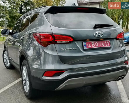 Серый Хендай Санта Фе, объемом двигателя 2 л и пробегом 187 тыс. км за 21555 $, фото 5 на Automoto.ua