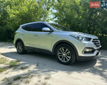 Серый Хендай Санта Фе, объемом двигателя 2 л и пробегом 150 тыс. км за 21899 $, фото 4 на Automoto.ua