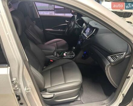 Серый Хендай Санта Фе, объемом двигателя 2 л и пробегом 155 тыс. км за 20500 $, фото 19 на Automoto.ua