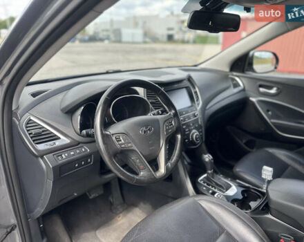 Серый Хендай Санта Фе, объемом двигателя 2.2 л и пробегом 230 тыс. км за 21500 $, фото 11 на Automoto.ua