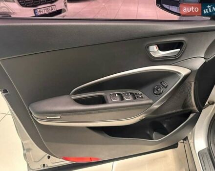 Серый Хендай Санта Фе, объемом двигателя 2 л и пробегом 155 тыс. км за 20500 $, фото 11 на Automoto.ua