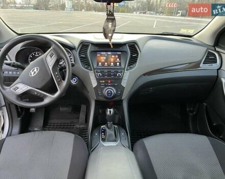 Серый Хендай Санта Фе, объемом двигателя 2.4 л и пробегом 137 тыс. км за 16200 $, фото 14 на Automoto.ua