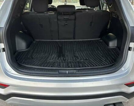 Серый Хендай Санта Фе, объемом двигателя 2.4 л и пробегом 137 тыс. км за 16200 $, фото 12 на Automoto.ua