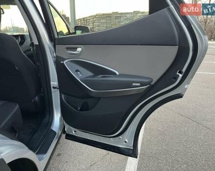 Серый Хендай Санта Фе, объемом двигателя 2.4 л и пробегом 137 тыс. км за 16200 $, фото 15 на Automoto.ua