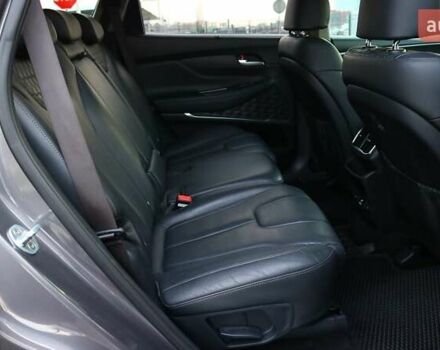 Серый Хендай Санта Фе, объемом двигателя 2.2 л и пробегом 193 тыс. км за 26268 $, фото 6 на Automoto.ua