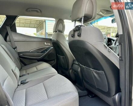 Серый Хендай Санта Фе, объемом двигателя 2.36 л и пробегом 112 тыс. км за 14900 $, фото 13 на Automoto.ua