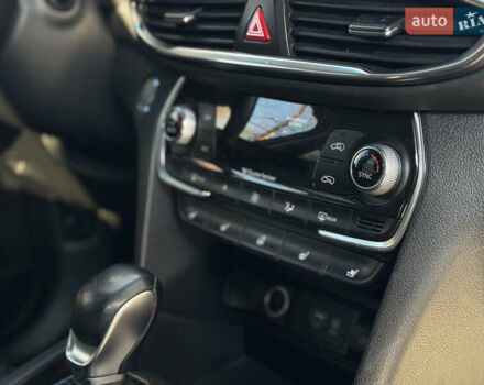 Серый Хендай Санта Фе, объемом двигателя 2 л и пробегом 148 тыс. км за 24400 $, фото 22 на Automoto.ua