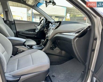 Серый Хендай Санта Фе, объемом двигателя 2.36 л и пробегом 112 тыс. км за 14900 $, фото 7 на Automoto.ua