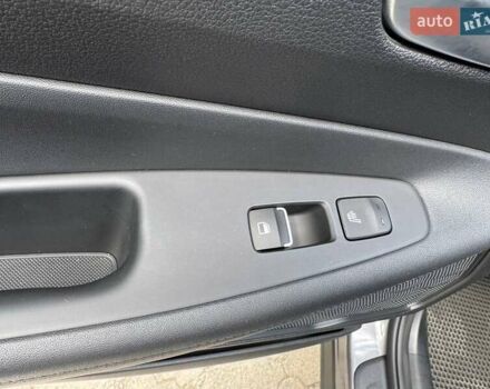 Сірий Хендай Санта Фе, об'ємом двигуна 2 л та пробігом 75 тис. км за 24900 $, фото 12 на Automoto.ua