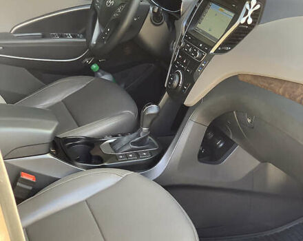 Серый Хендай Санта Фе, объемом двигателя 2 л и пробегом 126 тыс. км за 16900 $, фото 10 на Automoto.ua