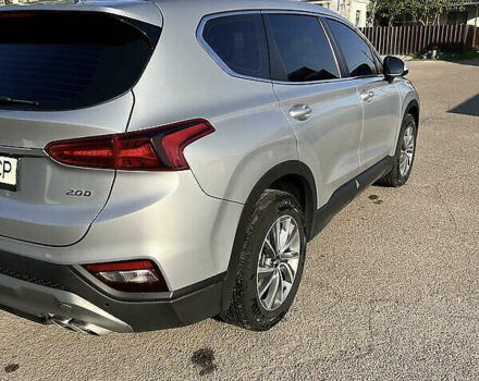 Серый Хендай Санта Фе, объемом двигателя 2 л и пробегом 147 тыс. км за 24500 $, фото 4 на Automoto.ua