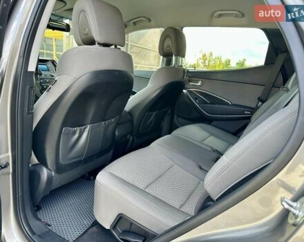 Серый Хендай Санта Фе, объемом двигателя 2.36 л и пробегом 112 тыс. км за 14900 $, фото 14 на Automoto.ua