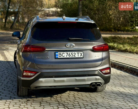 Серый Хендай Санта Фе, объемом двигателя 2 л и пробегом 148 тыс. км за 24400 $, фото 4 на Automoto.ua