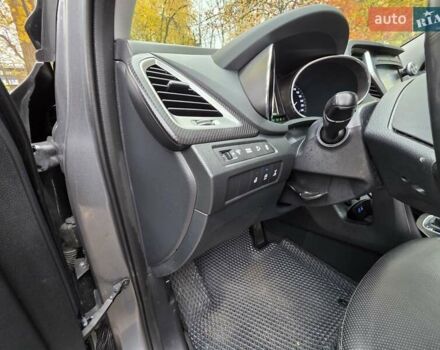 Сірий Хендай Санта Фе, об'ємом двигуна 2.2 л та пробігом 201 тис. км за 21500 $, фото 12 на Automoto.ua