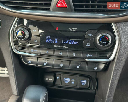 Серый Хендай Санта Фе, объемом двигателя 2.2 л и пробегом 131 тыс. км за 29200 $, фото 67 на Automoto.ua