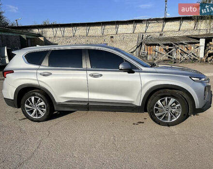 Серый Хендай Санта Фе, объемом двигателя 2 л и пробегом 147 тыс. км за 24500 $, фото 2 на Automoto.ua