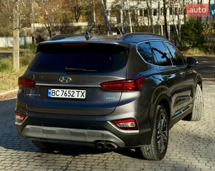 Серый Хендай Санта Фе, объемом двигателя 2 л и пробегом 148 тыс. км за 24400 $, фото 3 на Automoto.ua