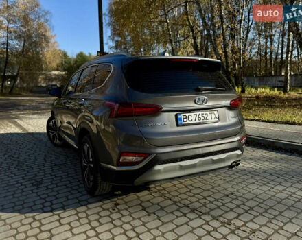 Серый Хендай Санта Фе, объемом двигателя 2 л и пробегом 148 тыс. км за 24400 $, фото 2 на Automoto.ua