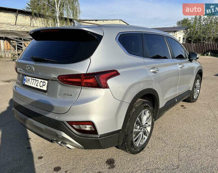 Серый Хендай Санта Фе, объемом двигателя 2 л и пробегом 147 тыс. км за 24500 $, фото 3 на Automoto.ua