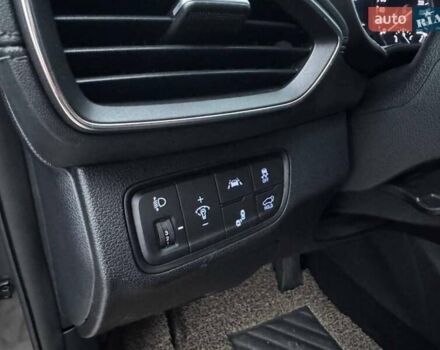 Серый Хендай Санта Фе, объемом двигателя 2 л и пробегом 95 тыс. км за 25500 $, фото 14 на Automoto.ua