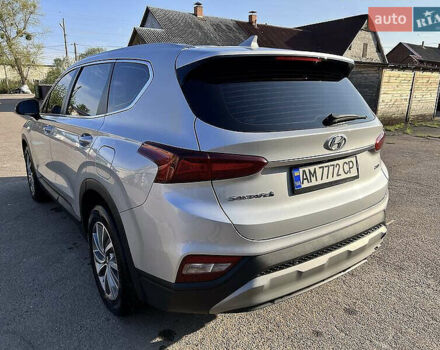 Серый Хендай Санта Фе, объемом двигателя 2 л и пробегом 147 тыс. км за 24500 $, фото 6 на Automoto.ua