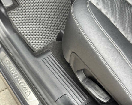 Серый Хендай Санта Фе, объемом двигателя 2 л и пробегом 138 тыс. км за 28900 $, фото 11 на Automoto.ua