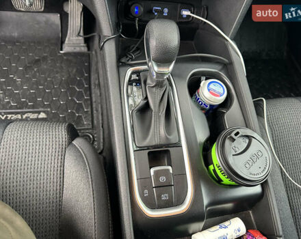 Серый Хендай Санта Фе, объемом двигателя 2.4 л и пробегом 98 тыс. км за 24000 $, фото 30 на Automoto.ua